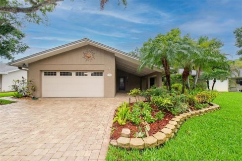 Casa en venta en Clearwater, Florida, 3 dormitorios, 196.4 m2 № 1826419 - foto 1
