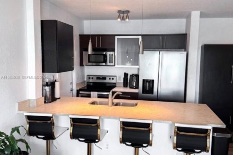 Condominio en venta en Miami Beach, Florida, 2 dormitorios, 78.04 m2 № 2050993 - foto 4