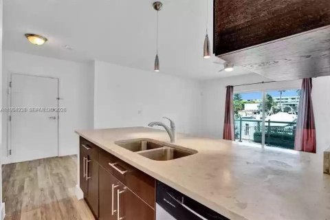Condominio en venta en Miami Beach, Florida, 2 dormitorios, 78.04 m2 № 2050993 - foto 7