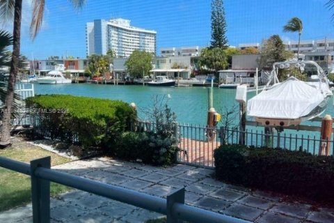 Condominio en venta en Miami Beach, Florida, 2 dormitorios, 78.04 m2 № 2050993 - foto 6