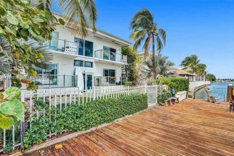 Condominio en venta en Miami Beach, Florida, 2 dormitorios, 78.04 m2 № 2050993 - foto 2