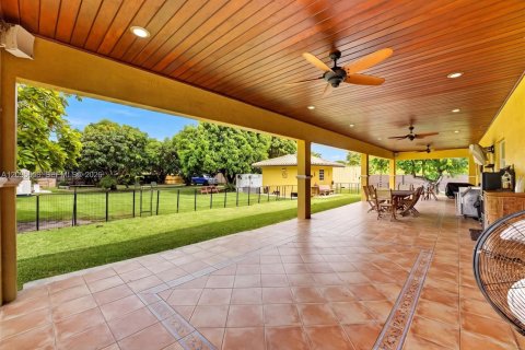 Casa en venta en Miami, Florida, 3 dormitorios, 263.94 m2 № 2385524 - foto 9