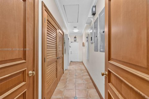 Casa en venta en Miami, Florida, 3 dormitorios, 263.94 m2 № 2385524 - foto 10