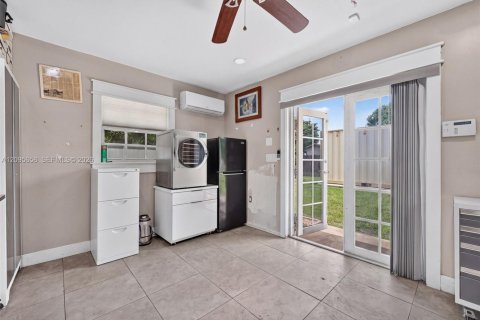 Casa en venta en Miami, Florida, 3 dormitorios, 263.94 m2 № 2385524 - foto 3