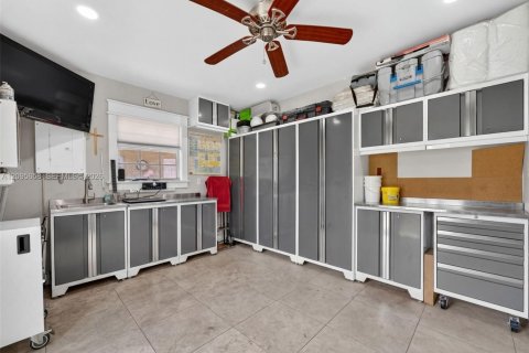 Casa en venta en Miami, Florida, 3 dormitorios, 263.94 m2 № 2385524 - foto 4
