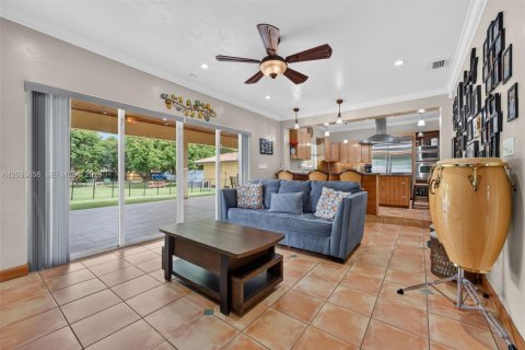 Casa en venta en Miami, Florida, 3 dormitorios, 263.94 m2 № 2385524 - foto 22