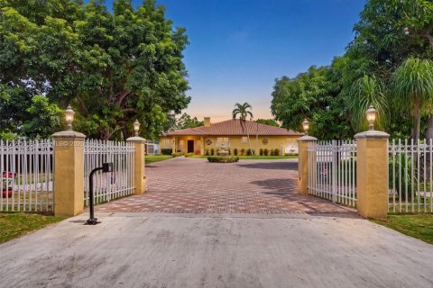 Villa ou maison à Miami, Floride 3 chambres, 263.94 m2 № 2385524