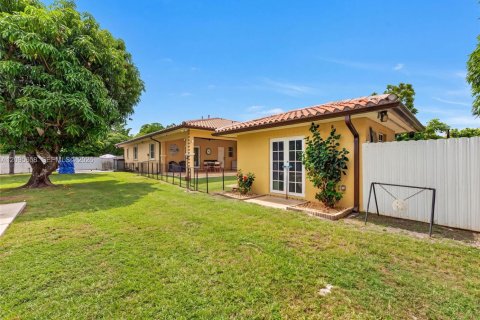 Casa en venta en Miami, Florida, 3 dormitorios, 263.94 m2 № 2385524 - foto 2