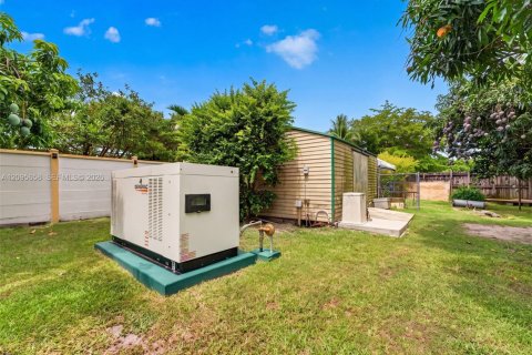 Casa en venta en Miami, Florida, 3 dormitorios, 263.94 m2 № 2385524 - foto 6