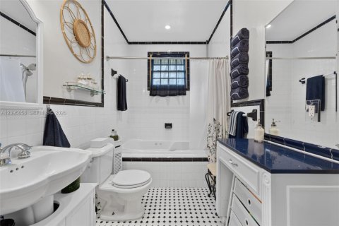 Casa en venta en Miami, Florida, 3 dormitorios, 263.94 m2 № 2385524 - foto 19