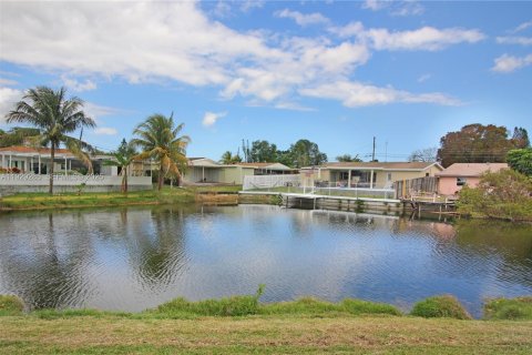 Купить виллу или дом в Мирамар, Флорида 3 спальни, 143.44м2, № 1987592 - фото 4