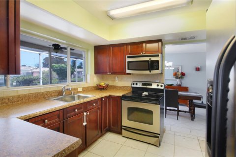 Купить виллу или дом в Мирамар, Флорида 3 спальни, 143.44м2, № 1987592 - фото 24