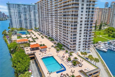 Condominio en venta en Sunny Isles Beach, Florida, 2 dormitorios, 93.65 m2 № 1845731 - foto 4