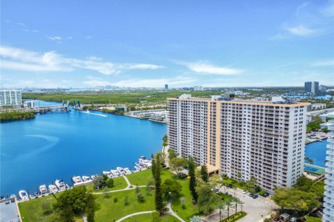Condominio en venta en Sunny Isles Beach, Florida, 2 dormitorios, 93.65 m2 № 1845731 - foto 2
