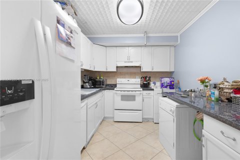 Condominio en venta en Sunny Isles Beach, Florida, 2 dormitorios, 93.65 m2 № 1845731 - foto 13