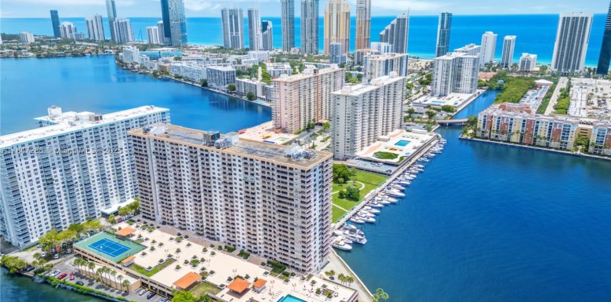 Condominio en Sunny Isles Beach, Florida, 2 dormitorios  № 1845731