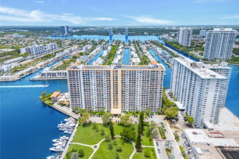 Condominio en venta en Sunny Isles Beach, Florida, 2 dormitorios, 93.65 m2 № 1845731 - foto 24
