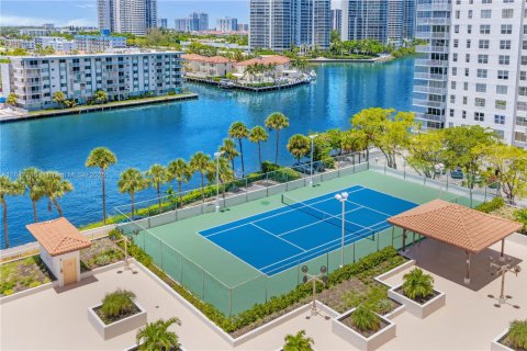 Condominio en venta en Sunny Isles Beach, Florida, 2 dormitorios, 93.65 m2 № 1845731 - foto 23