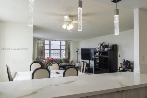 Condo in Aventura, Florida, 2 bedrooms  № 1936592 - photo 3