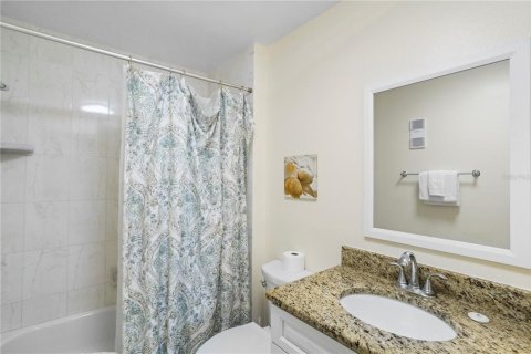 Condo in Madeira Beach, Florida, 1 bedroom  № 1537453 - photo 18