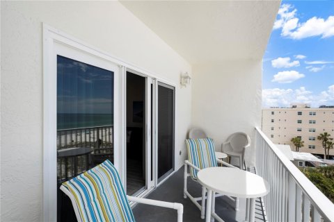 Condo in Madeira Beach, Florida, 1 bedroom  № 1537453 - photo 20