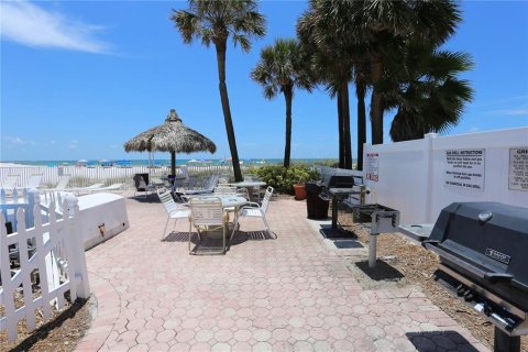Condo in Madeira Beach, Florida, 1 bedroom  № 1537453 - photo 30