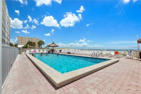 Condo in Madeira Beach, Florida, 1 bedroom  № 1537453 - photo 26