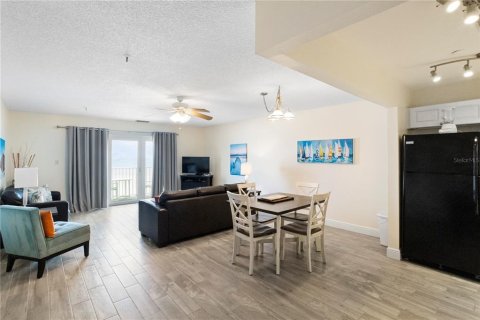 Condo in Madeira Beach, Florida, 1 bedroom  № 1537453 - photo 11