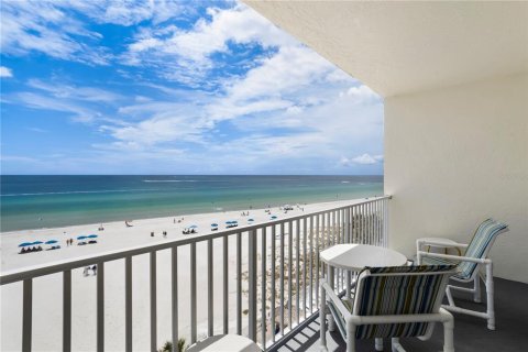 Condo in Madeira Beach, Florida, 1 bedroom  № 1537453 - photo 21