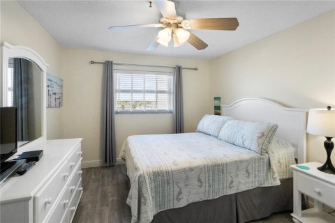 Condo in Madeira Beach, Florida, 1 bedroom  № 1537453 - photo 16