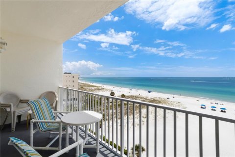 Condo in Madeira Beach, Florida, 1 bedroom  № 1537453 - photo 19