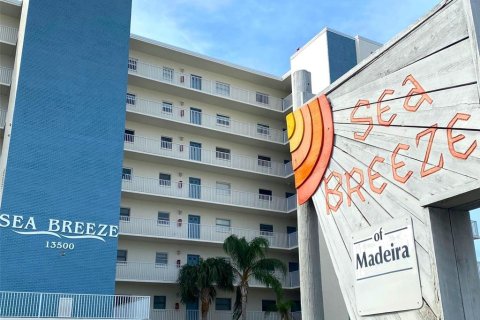 Condo in Madeira Beach, Florida, 1 bedroom  № 1537453 - photo 2