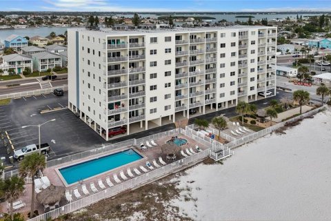 Condo in Madeira Beach, Florida, 1 bedroom  № 1537453 - photo 29