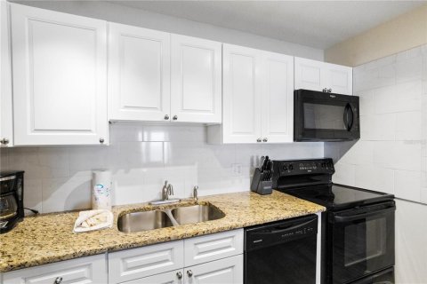 Condo in Madeira Beach, Florida, 1 bedroom  № 1537453 - photo 14