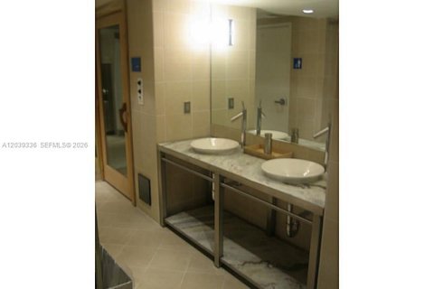 Copropriété à louer à Miami, Floride: 2 chambres, 108.6 m2 № 2145847 - photo 23