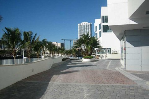 Copropriété à louer à Miami, Floride: 2 chambres, 108.6 m2 № 2145847 - photo 22