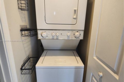 Купить кондоминиум в Пемброк-Пайнс, Флорида 2 спальни, 110.74м2, № 2012303 - фото 8