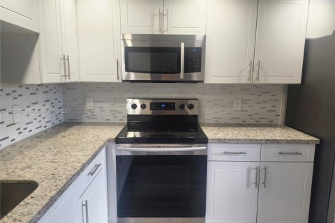 Купить кондоминиум в Пемброк-Пайнс, Флорида 2 спальни, 110.74м2, № 2012303 - фото 5