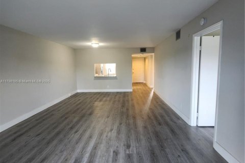 Купить кондоминиум в Пемброк-Пайнс, Флорида 2 спальни, 110.74м2, № 2012303 - фото 7