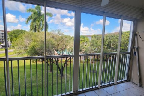 Купить кондоминиум в Пемброк-Пайнс, Флорида 2 спальни, 110.74м2, № 2012303 - фото 13