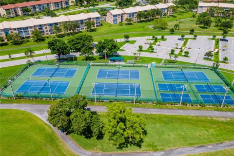 Купить кондоминиум в Пемброк-Пайнс, Флорида 2 спальни, 110.74м2, № 2012303 - фото 15