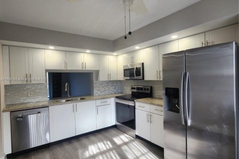 Купить кондоминиум в Пемброк-Пайнс, Флорида 2 спальни, 110.74м2, № 2012303 - фото 4