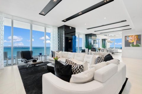 Copropriété à vendre à Sunny Isles Beach, Floride: 5 chambres, 626.16 m2 № 1994698 - photo 1