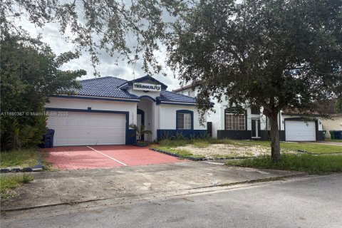 Villa ou maison à vendre à Cutler Bay, Floride: 3 chambres, 141.12 m2 № 1947344 - photo 1
