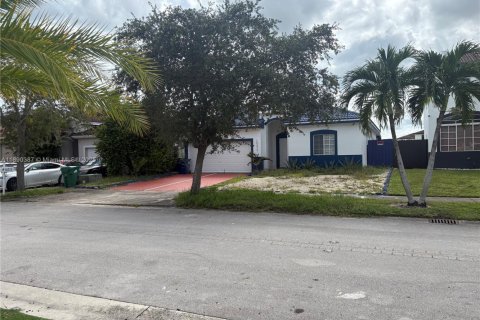 Villa ou maison à vendre à Cutler Bay, Floride: 3 chambres, 141.12 m2 № 1947344 - photo 4