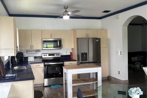 Villa ou maison à vendre à Cutler Bay, Floride: 3 chambres, 141.12 m2 № 1947344 - photo 17