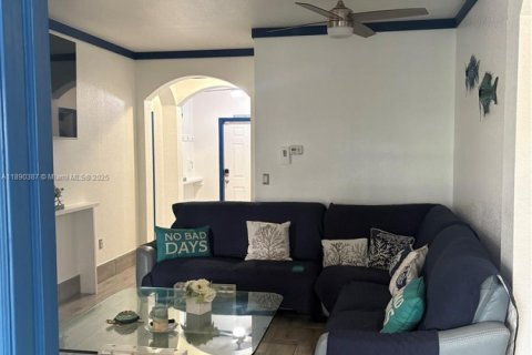 Villa ou maison à vendre à Cutler Bay, Floride: 3 chambres, 141.12 m2 № 1947344 - photo 11