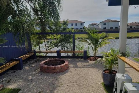 Villa ou maison à vendre à Cutler Bay, Floride: 3 chambres, 141.12 m2 № 1947344 - photo 28