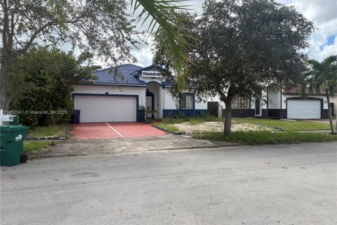 Villa ou maison à vendre à Cutler Bay, Floride: 3 chambres, 141.12 m2 № 1947344 - photo 3