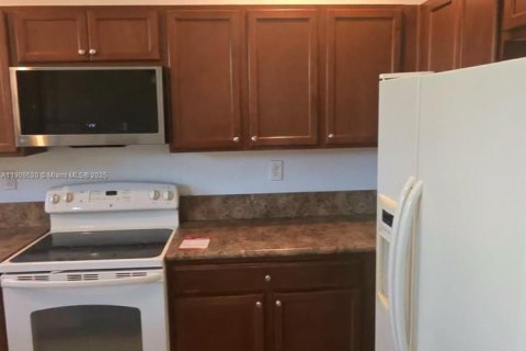 House in Miami, Florida 3 bedrooms, 142.14 sq.m. № 1965188 - photo 4